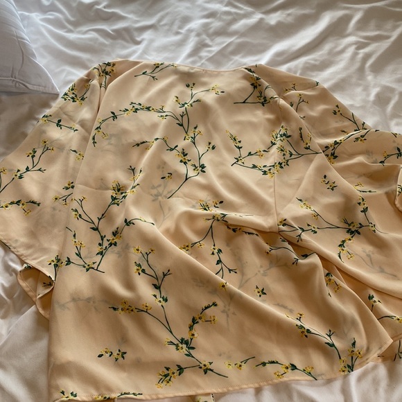 Chiffon flare sleeve tie front blouse - Picture 4 of 4